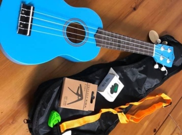 Ukulele gift bag contents